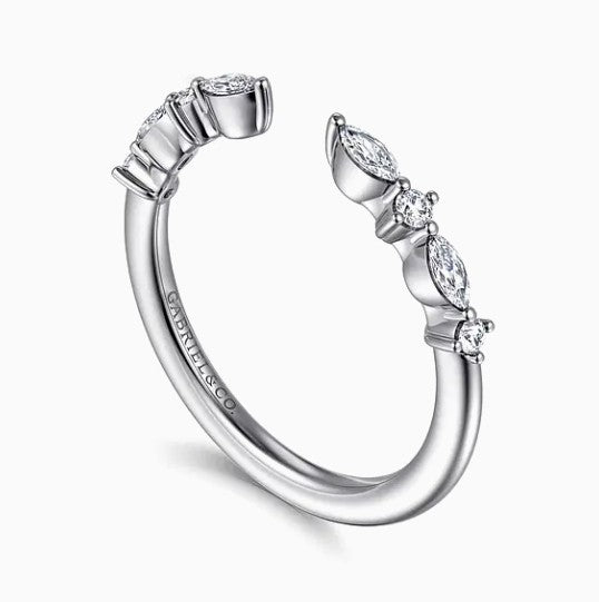 14K White Gold Alternating Diamond Open Wedding Band