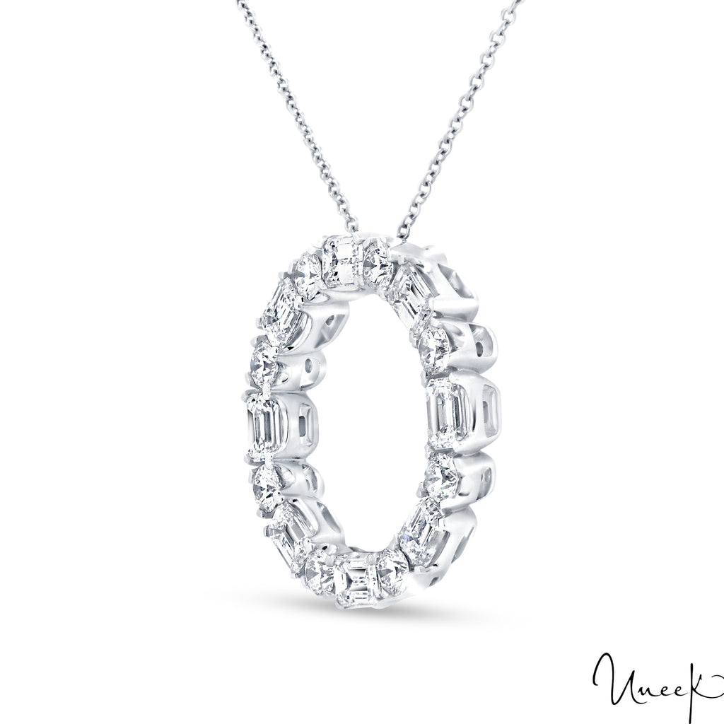 18K White Gold Diamond Emerald & Round Cut Circle Necklace