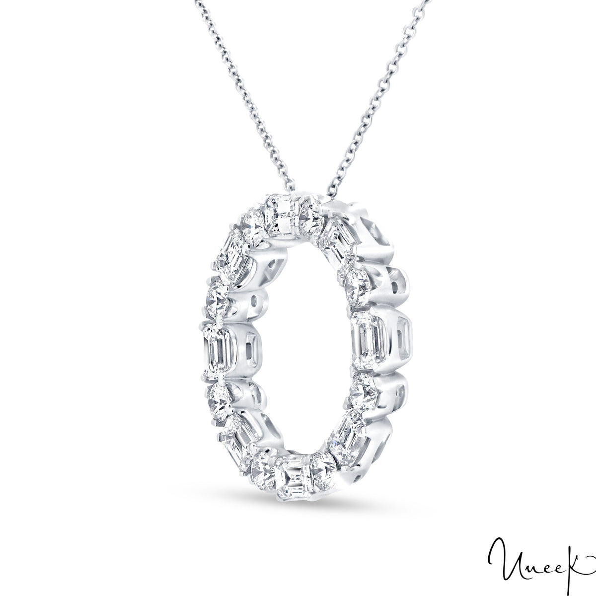 18K White Gold Diamond Emerald & Round Cut Circle Necklace
