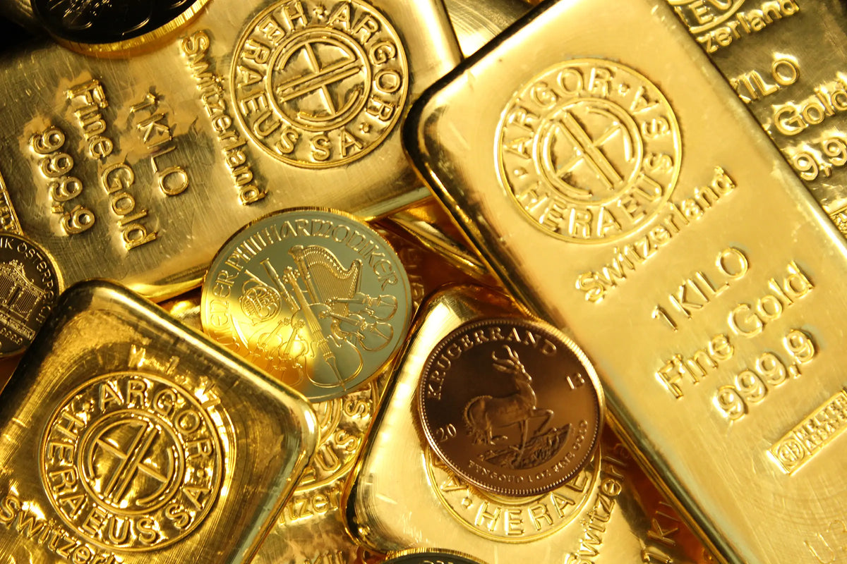 Gold bars and coins with 'Kinderk' branding on a gold background