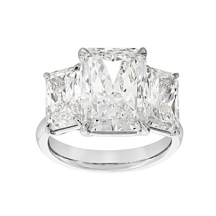 18K White Gold Three Stone Diamond Ring